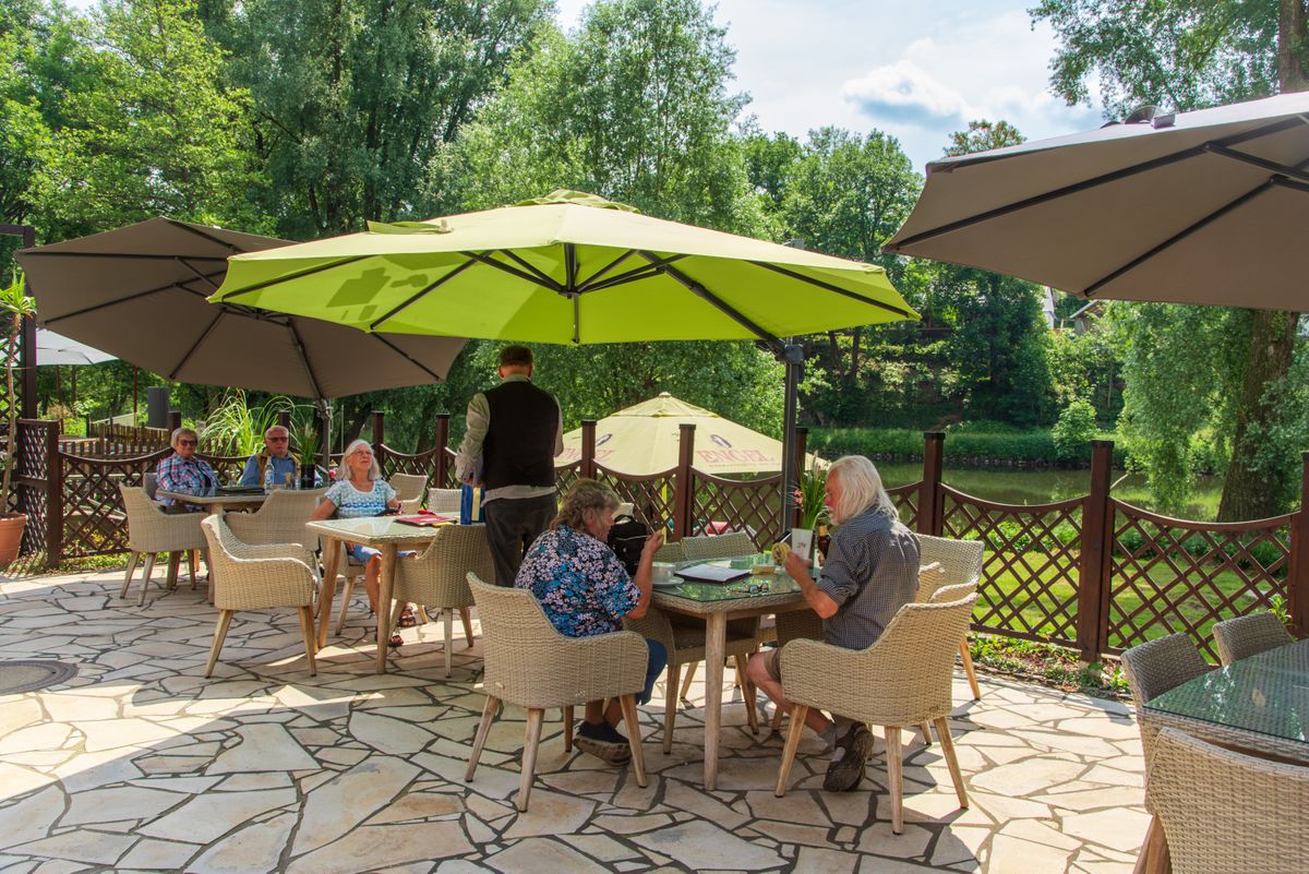 Löwenburg Herchen Biergarten