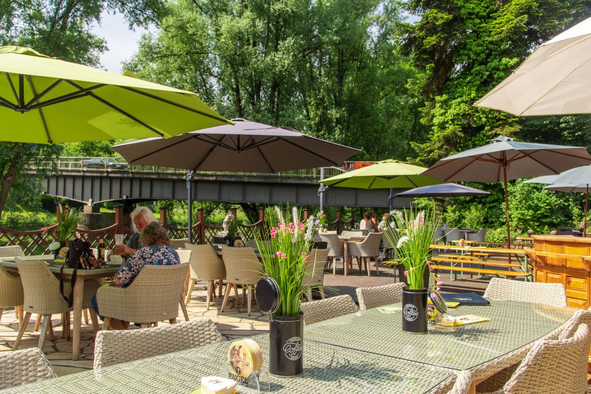 Löwenburg Herchen Biergarten