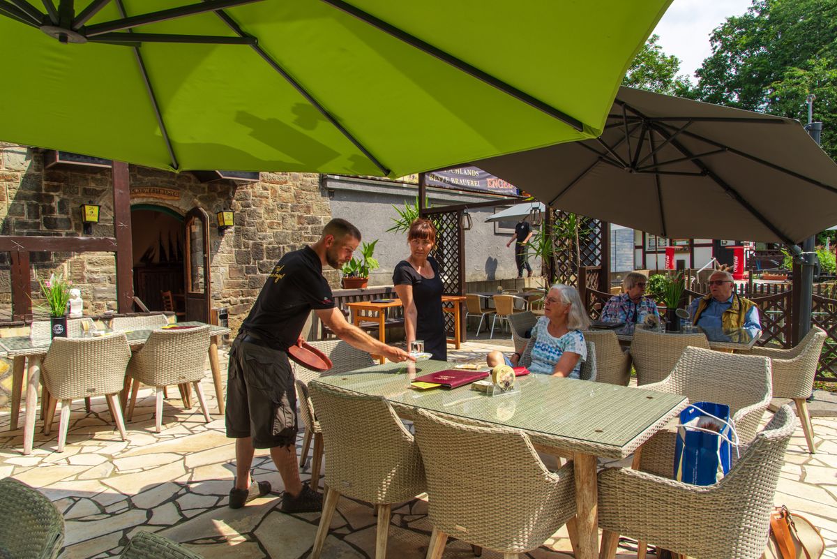 Löwenburg Windeck Herchen Biergarten