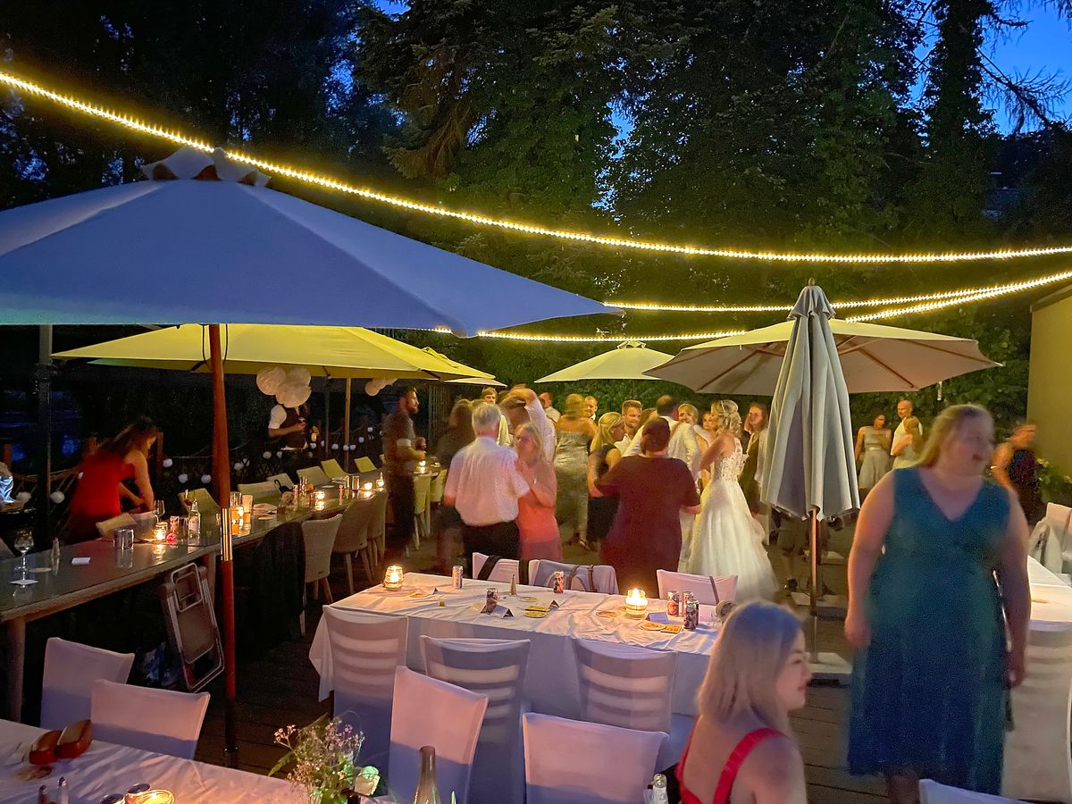 Hochzeit Terasse L&ouml;wenburg